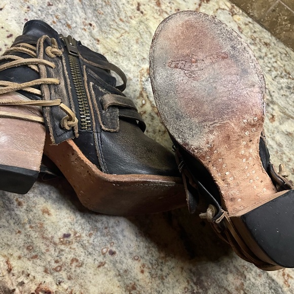 Freebird Carterr - referred to as black but definitely has a brown base - Picture 5 of 6